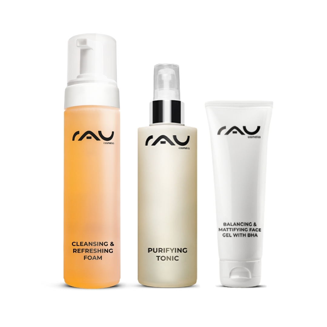 Routine de soins de base pour peau grasse Reinigender und erfrischender Schaum, klärendes Tonic und ausgleichendes, mattierendes Gesichtsgel mit BHA von RAU Cosmetics, Bestandteil der Basispflegeroutine für fettige Haut.