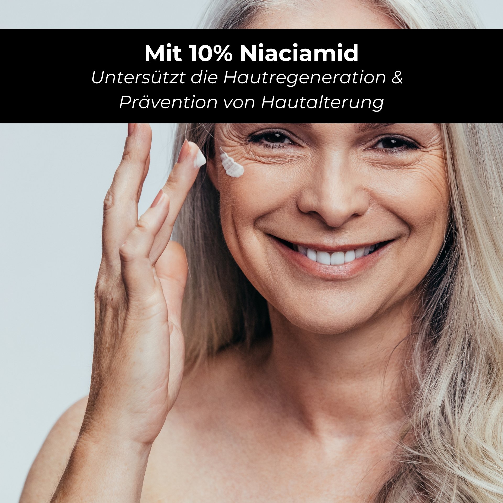 Prévention anti-âge : Femme lors de l'application du sérum 10% niacinamide pour la prévention des signes de l'âge.