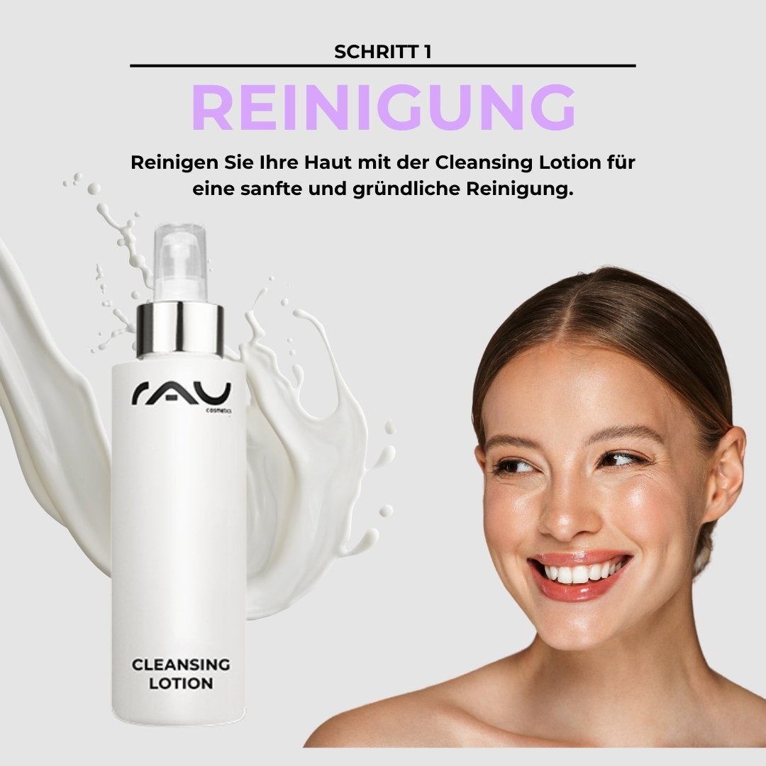 Flacon de lotion nettoyante de RAU Cosmetics avec le texte « Étape 1 NETTOYAGE » et une femme souriante démontrant une peau fraîche et nette, soulignant la routine de nettoyage douce pour peaux normales.