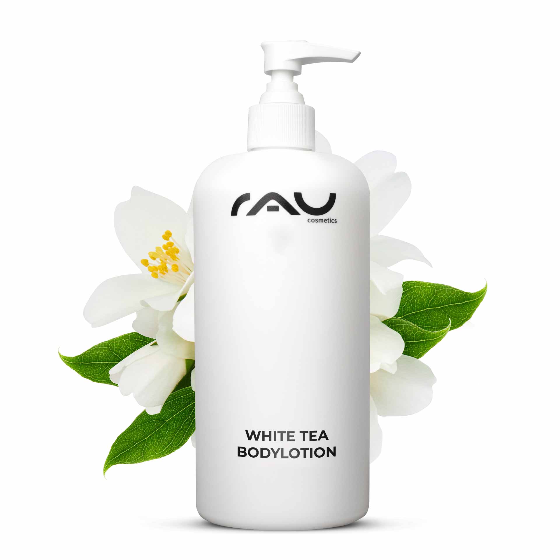 Lotion corporelle pour peaux sèches 500 ml avec hyaluron, thé blanc, urée Weißes Teekörperlotion-Flasche von RAU Cosmetics mit Pumpe, umgeben von weißen Blüten und grünen Blättern, betont die Pflege für trockene Haut.