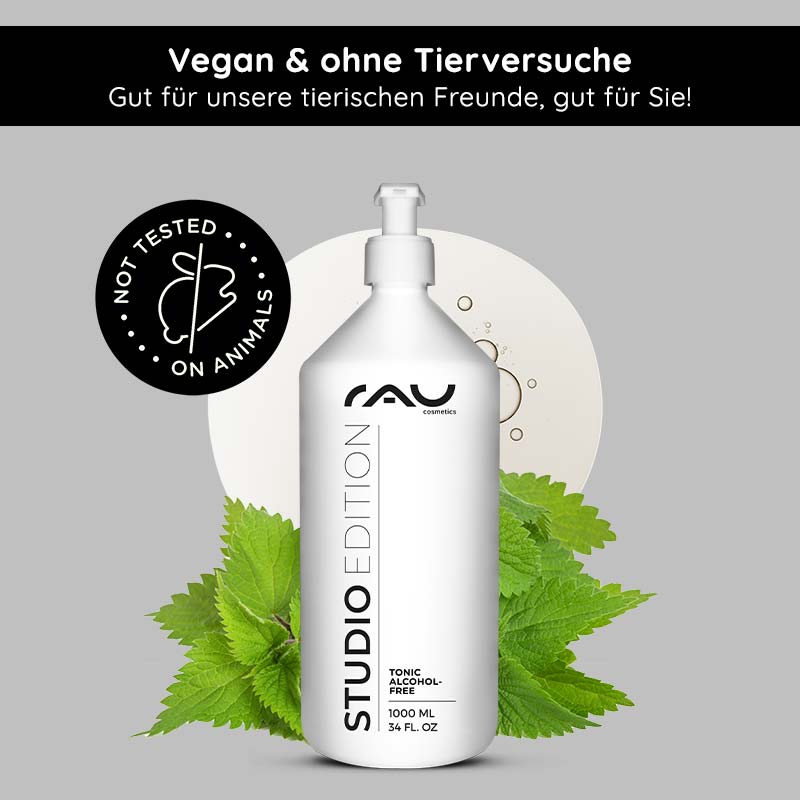 Tonique sans alcool 1000 ml à l'extrait d'ortie RAU Cosmetics Tonic, alkoholfrei, 1000 ml Flasche, mit Brennnesselextrakt, vegan und tierversuchsfrei, mit Betonung auf sanfter Hautreinigung und pH-Balance, vor dem Hintergrund grüner Brennnesselblätter und einem kreisförmigen Designelement.