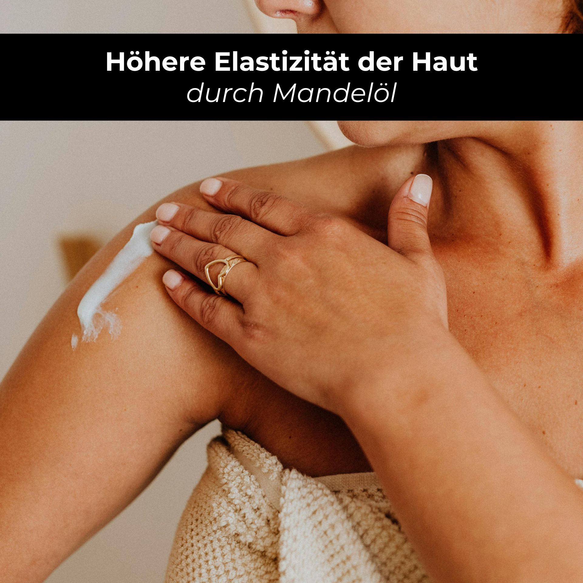 RAU White Tea Body Lotion 250 ml - Crème riche de luxe, soin pour le corps avec du thé blanc Frau trägt reichhaltige Körperlotion auf ihre Schulter auf, betont höhere Hautelastizität durch Mandelöl, im Kontext der RAU White Tea Body Lotion.