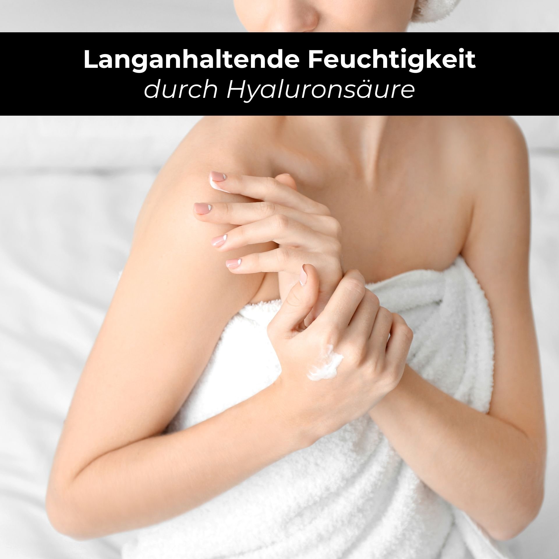 Hydratation durable par l'acide hyaluronique, femme avec crème pour les mains sur la peau, soin pour peaux sèches, RAU Eternal Moist Body Lotion, hydratation intense.