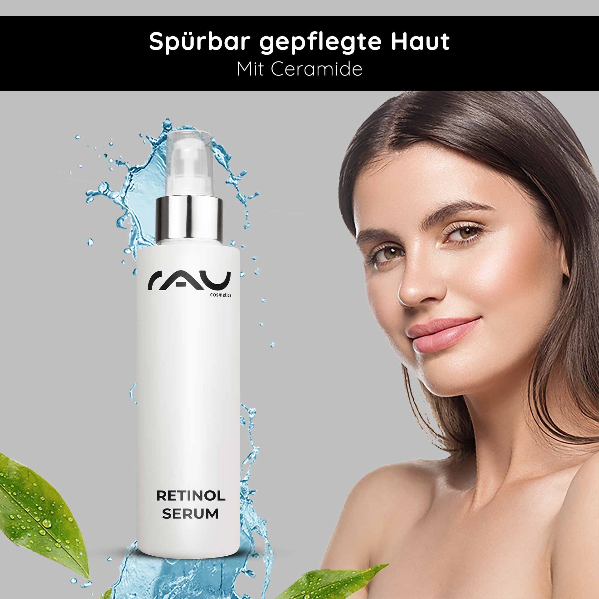Flasche des Retinol-Serums von RAU Cosmetics mit Wassertropfen, auf der ein Model mit strahlender Haut zu sehen ist, das für Anti-Aging-Vorteile und Ceramide wirbt.