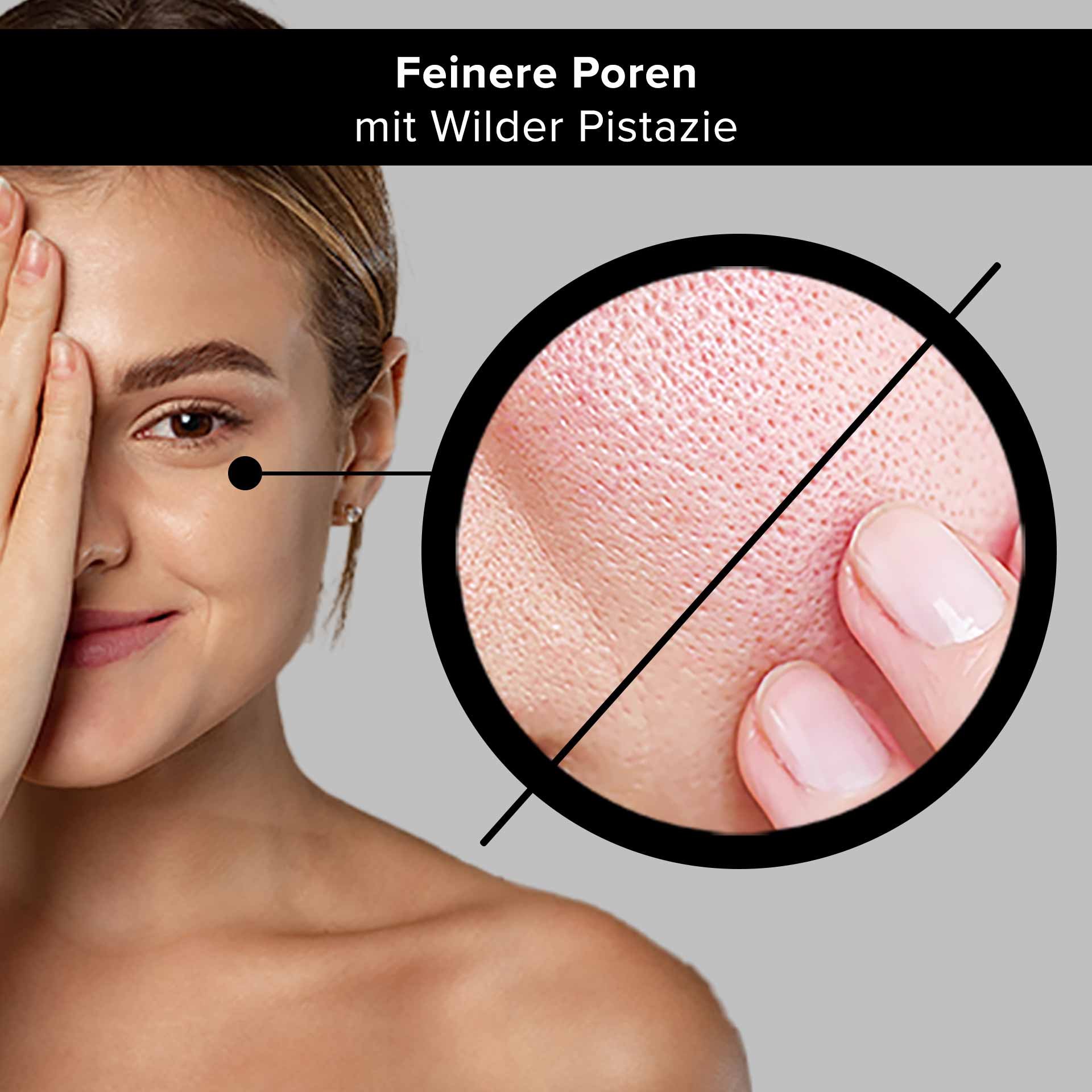 Femme au visage souriant, montrant une main sur son œil, à côté d'une image de peau agrandie montrant les pores fins et l'effet de la pistache sauvage pour l'affinage du grain de peau.