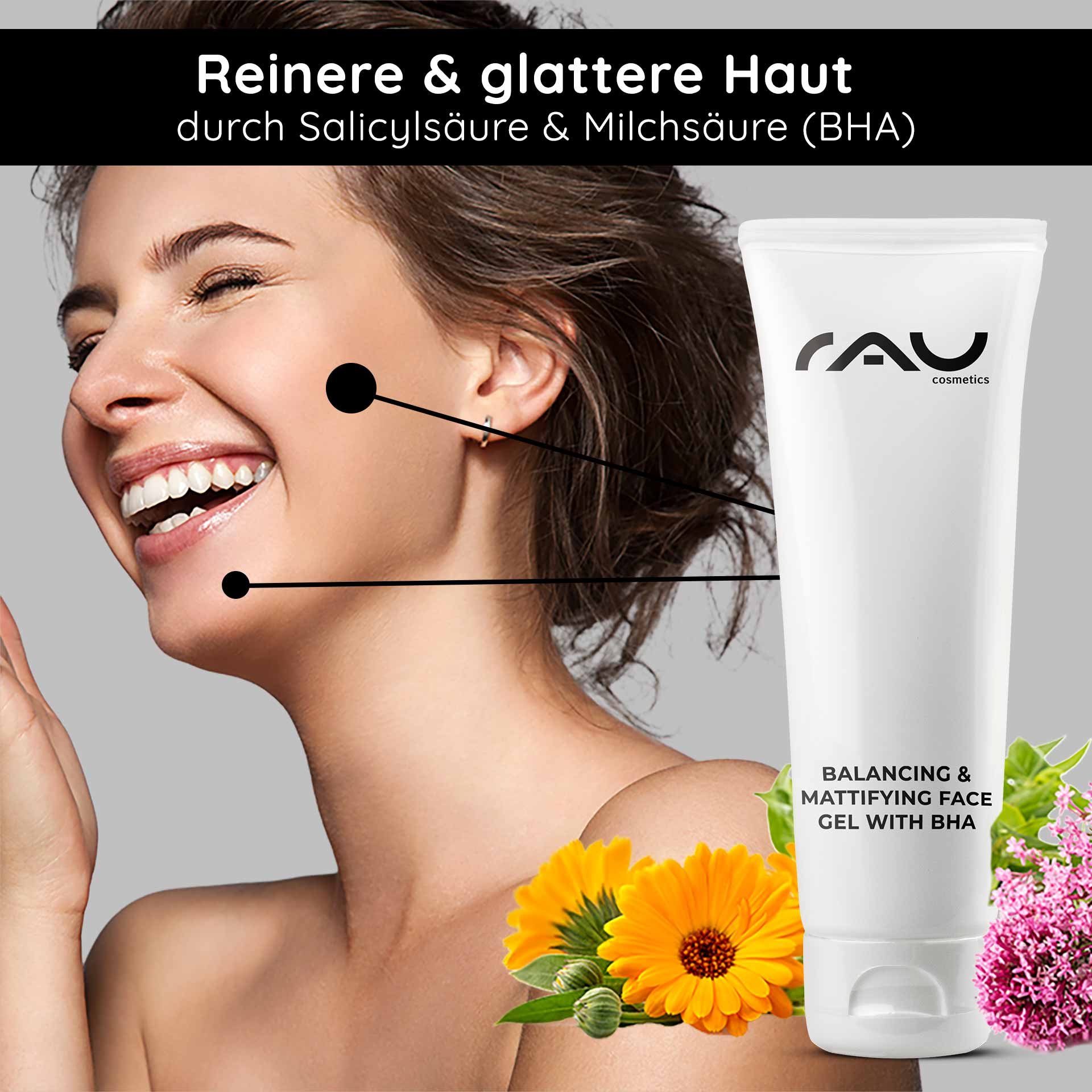 Femme au sourire éclatant et à la peau lisse, présentant le Balancing & Mattifying Gel de RAU au BHA, entourée de motifs végétaux soulignant les ingrédients naturels.
