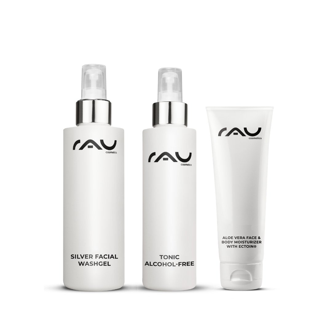 Routine de soins de base pour peaux mixtes de RAU Cosmetics, comprenant le gel nettoyant visage au argent, le tonique sans alcool et le gel hydratant aloe vera.
