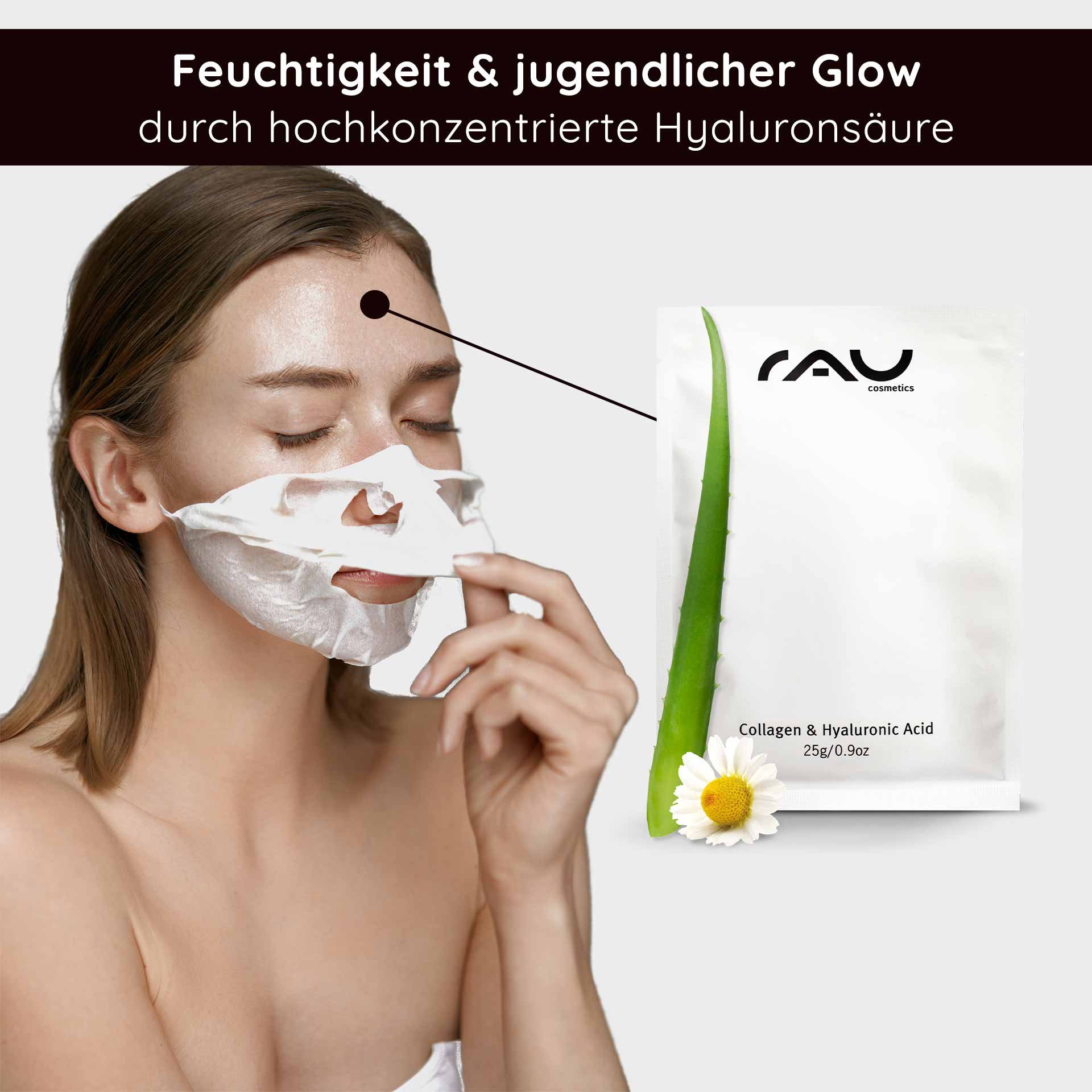 Femme avec masque en tissu de collagène et acide hyaluronique, favorisant l'hydratation et l'éclat de jeunesse, emballage produit de RAU Cosmetics à ses côtés.