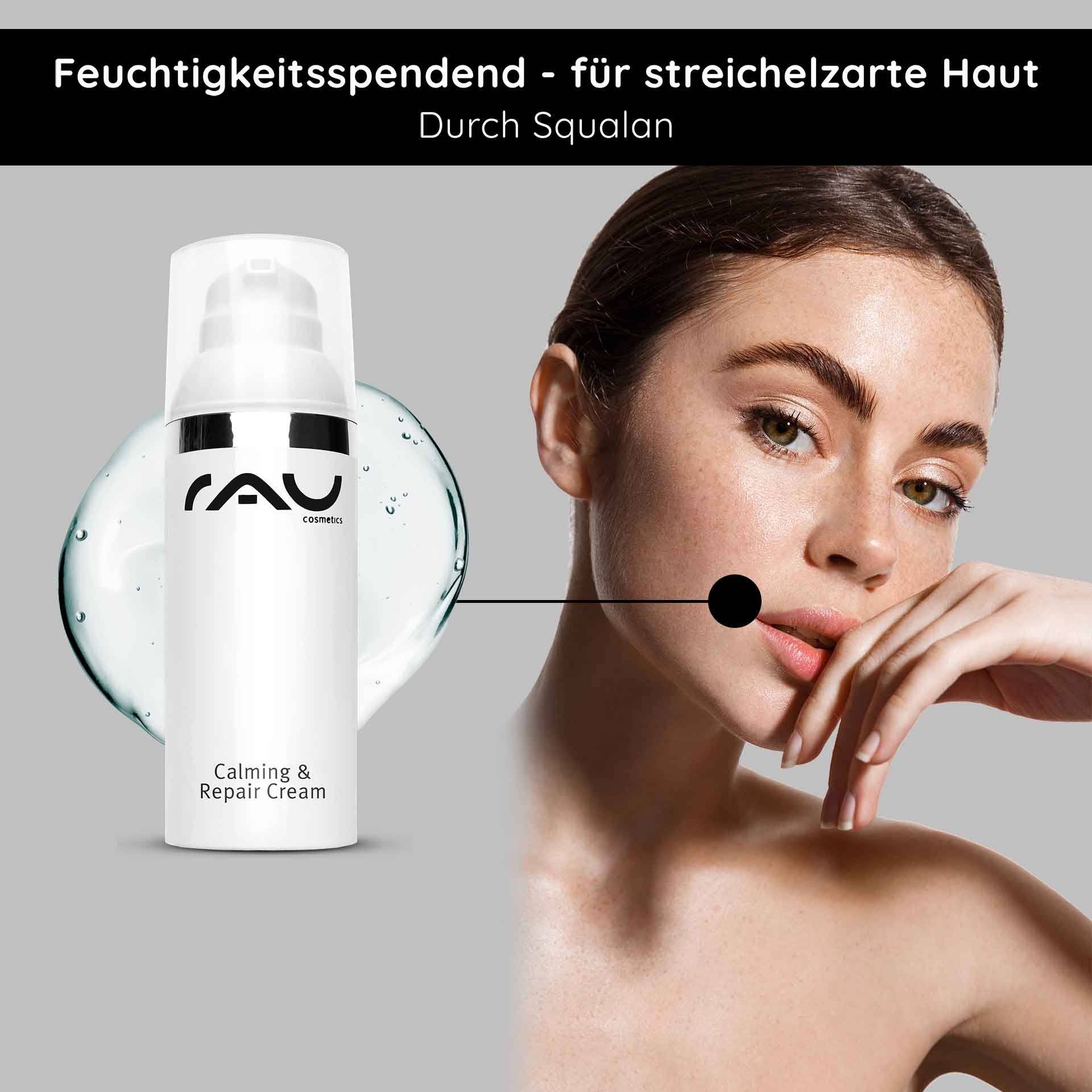 RAU Cosmetics Calming & Repair Cream mit Squalan, die für mit Feuchtigkeit versorgte und glatte Haut sorgt, neben einem Model, das gesunde Haut präsentiert.