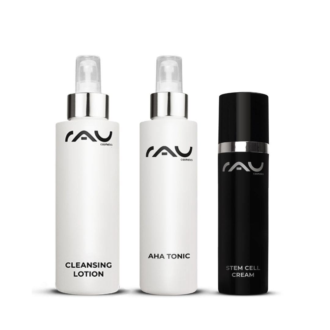 Routine de soin de base pour peaux matures de RAU Cosmetics, composée d'une lotion nettoyante douce, d'un tonique AHA régénérant et de la Stem Cell Cream.