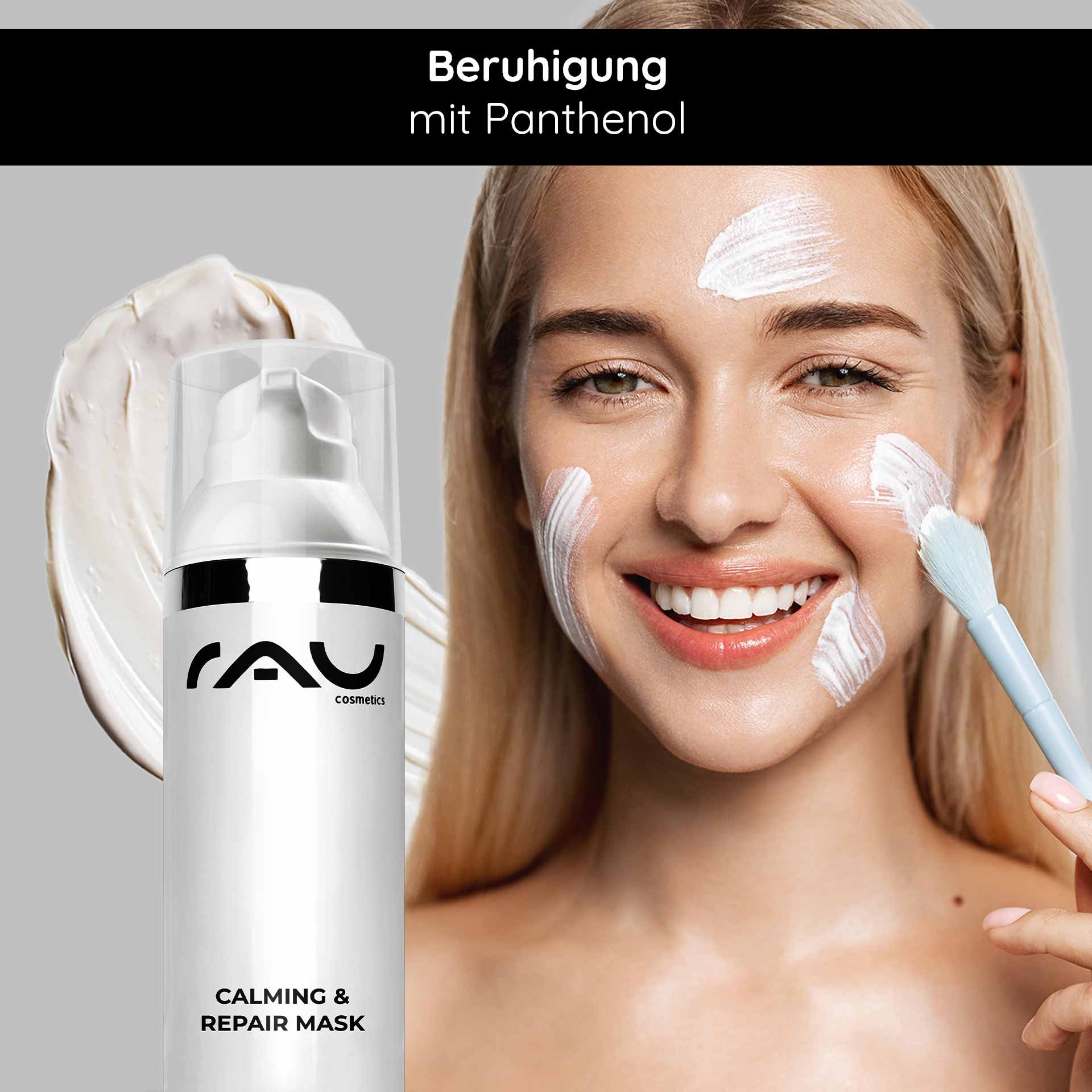 Femme avec un sourire éclatant appliquant le Calming & Repair Mask de RAU Cosmetics au panthénol sur son visage pour démontrer un soin apaisant.